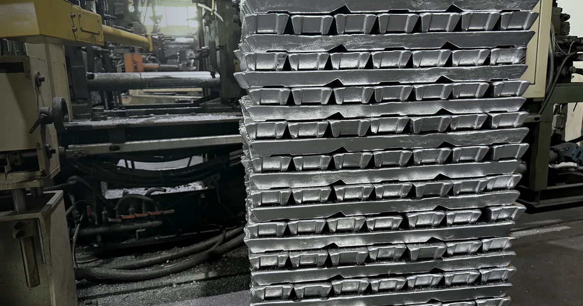 Stacked aluminum feedstock in a production environment